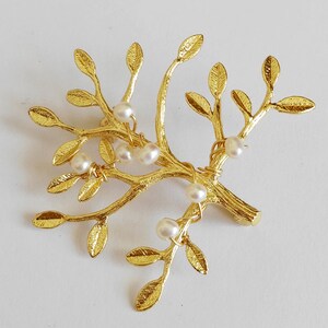 Golden tree Brooch-- Tree of life with Pearl Golden  Wire Around Pearl Brooch, Bridesmaid gift,Girl friend gift, Mother&#39;s gift,gift for her