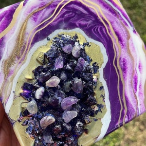 Purple Mini Geode with amethyst stones - Comes with stand