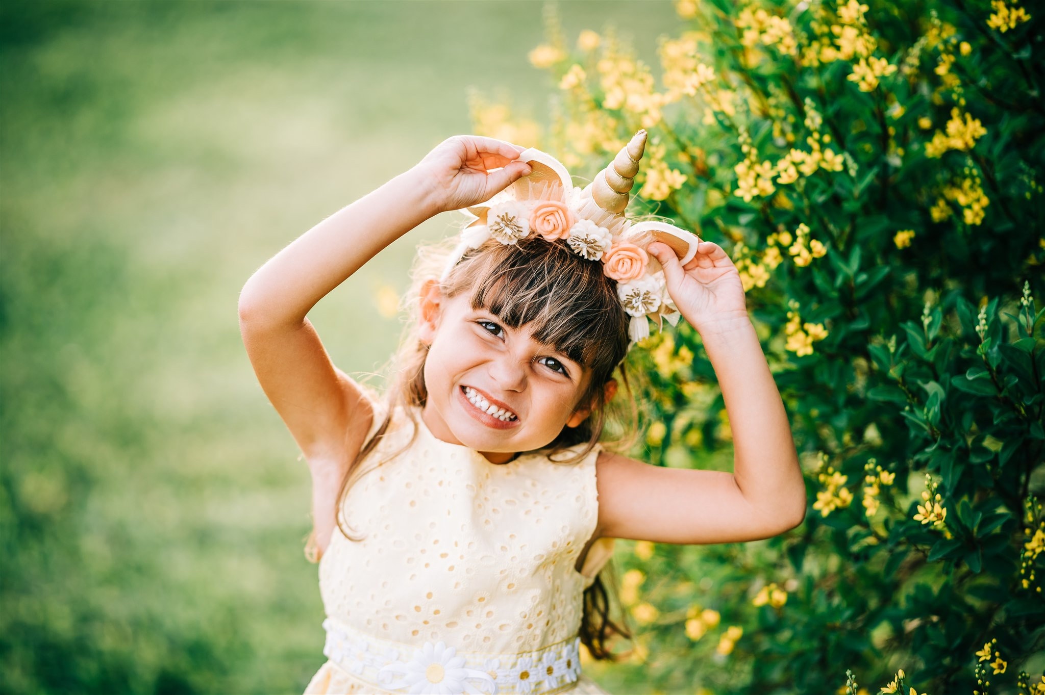 Serre-tête Licorne - Corne Dorée, Oreilles Pailletées & Fleurs