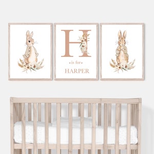 Personalisierte Peter Rabbit Kinderzimmer Drucke 3er-Set | DIN A4 | DIN A3 | Wall Art Neutral | Beige Raumdekor | Mädchen oder Jungen Geschenk Name Besonders Angefertigt
