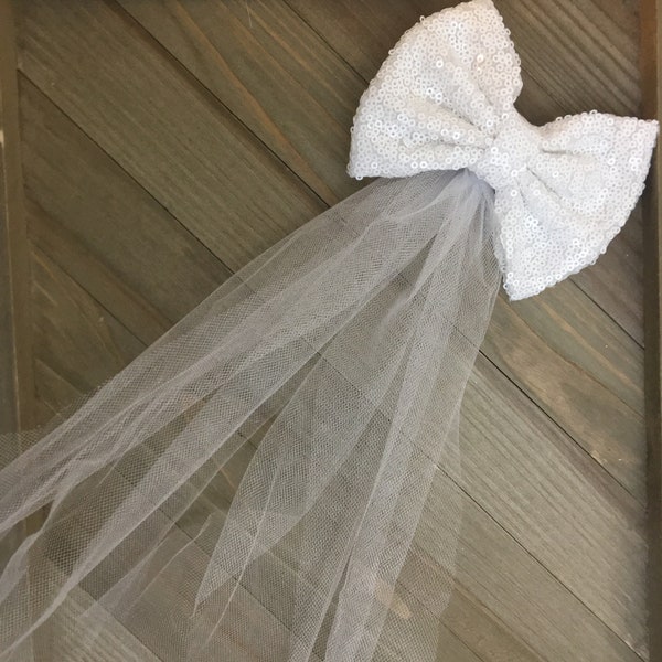 Bridal Veil Bow, Bridal Hair Clip, Bachelorette Veil, Bridal shower Veil, Bridal Veil, Bachelorette Veil, Bridal Shower, Photography Prop