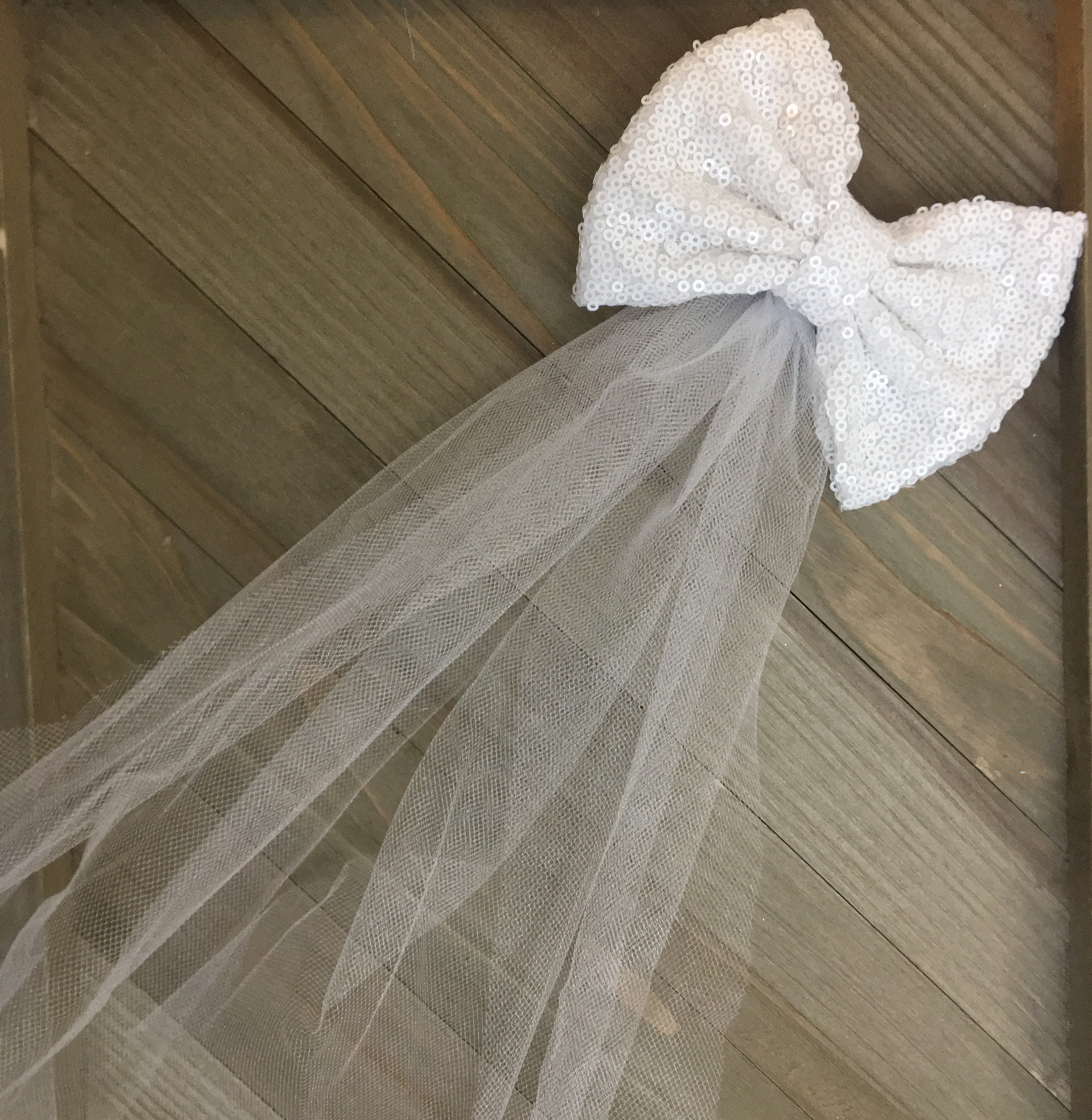 ?Women Hair Bow Veil  Bow Clip Bachelorette Accessories Bride Shower Gift Bridal Hair Bow Veil with Pearl Barrette - Wedding  main image 3
