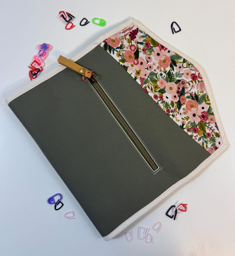 Tutorial de costura para estojo de agulhas de tricô (PDF), molde com medidas e recortes, fotos e ilustrações, 2 tamanhos + bolso extra com zíper. imagem 14