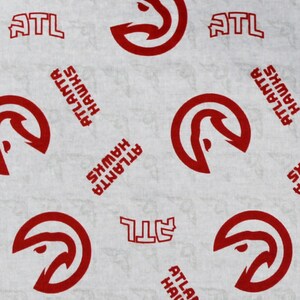 Nueva tela 100% algodón con estampado integral de los Atlanta Hawks de la NBA, elige tu talla, ideal para aficionados al deporte, decorativa, regalo, para la cueva del hombre, tela oficial. imagen 2