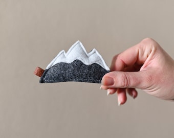 Mini Triglav Mountain Cushion Magnet • Gray Felt Outdoor-Inspired Fridge Magnet • Handmade Gift for Nature Lovers • Alpine Kitchen Decor