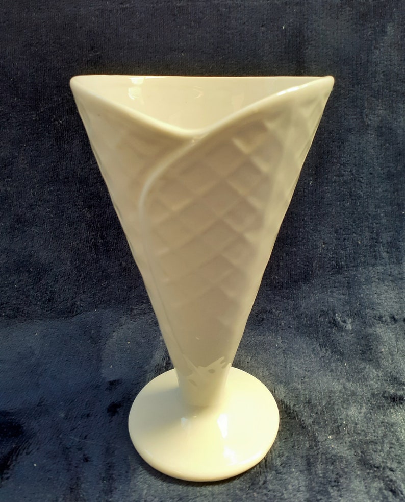 Art Deco BARTLETT & SONS White Ice Cream Cone VASE Free - Etsy UK