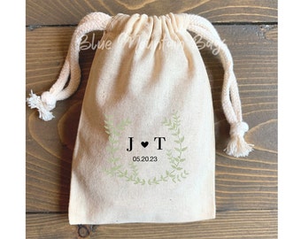 10 Personalized Ivy Wreath wedding favor bags - Initials and Date - muslin cotton drawstring bags, pouches, bachelorette bags, favor bags