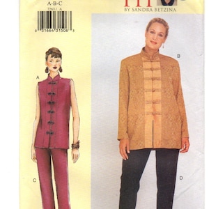 Op de afbeelding: Een naaipatroon met de titel "7263" met illustraties van dameskleding. Het patroon bevat een mouwloze top en broek in bordeauxrood, en een jas met lange mouwen en broek in beige. De tekst "TODAY'S FIT" is ook zichtbaar.