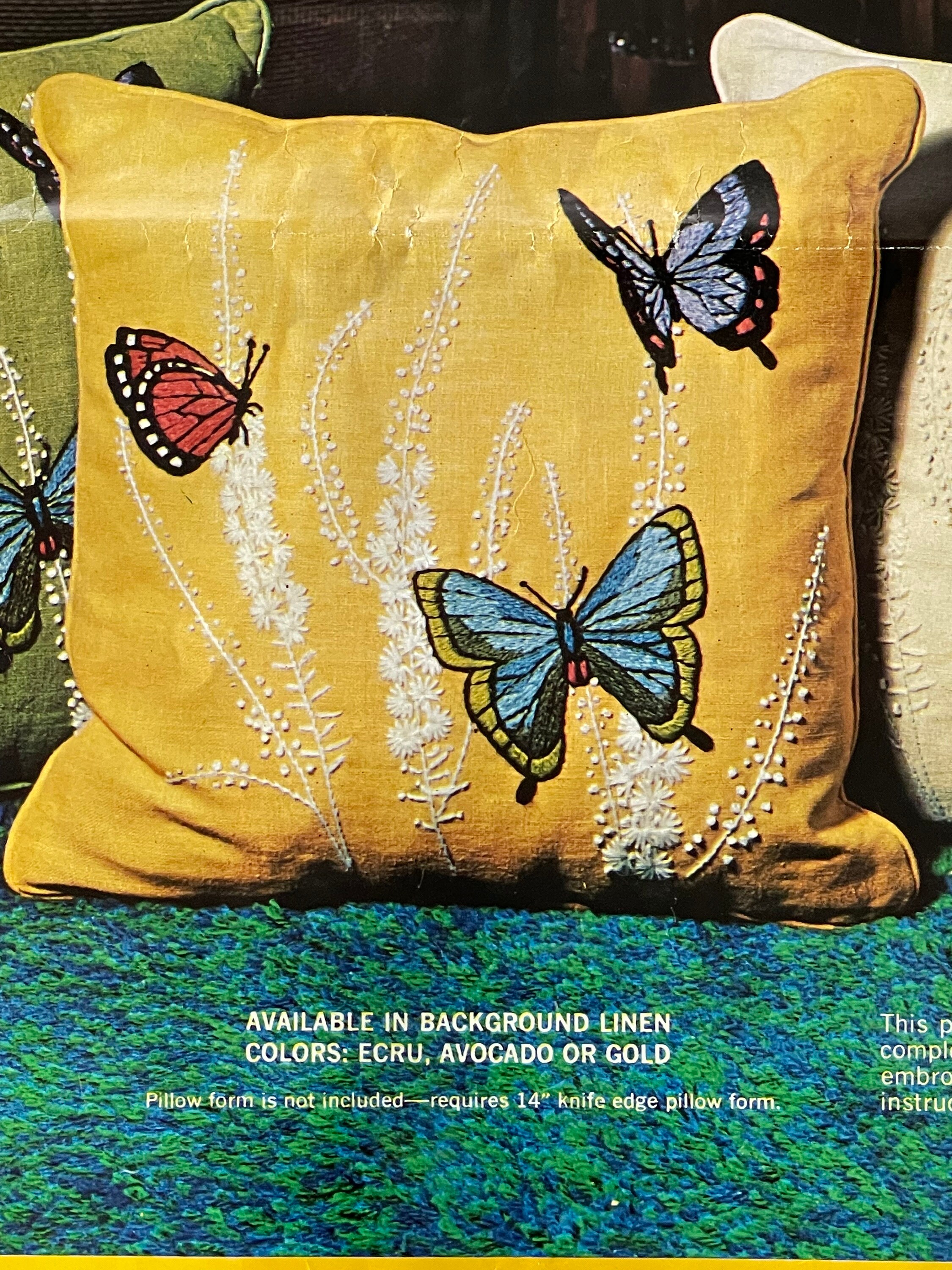 Kit De Broderie Crewel Paragon Just A Little Closer - Chaton & Papillon 14x18 Pouces