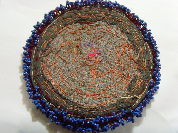 1920s antique museum grade extra large beaded med… - image 3