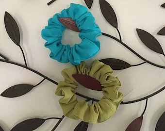 Chouchou, scrunchie, en viscose à porter en chignon, queue de cheval, tresse ou au poignet