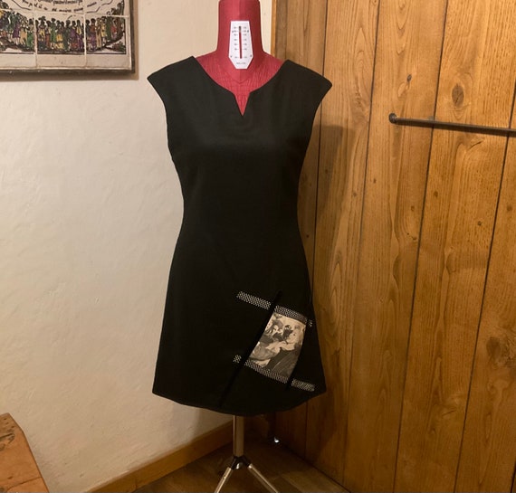 Black wool fitted trapeze dress, sleeveless, with clear neckline, size 40FR/12UK/10US