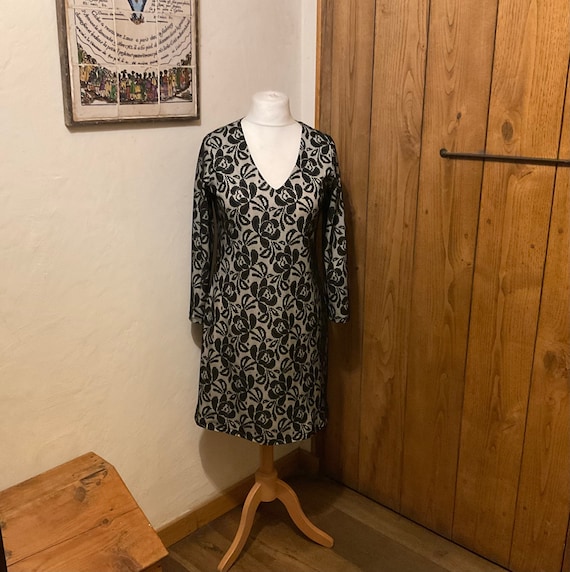 Trapeze dress in jersey lace with large Black flowers on an ecru background, dressy dress, three-quarter sleeve dress, evening dress,