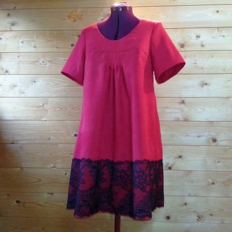 Loose red short-sleeved trapeze dress with black lace, size 40 FR image 1