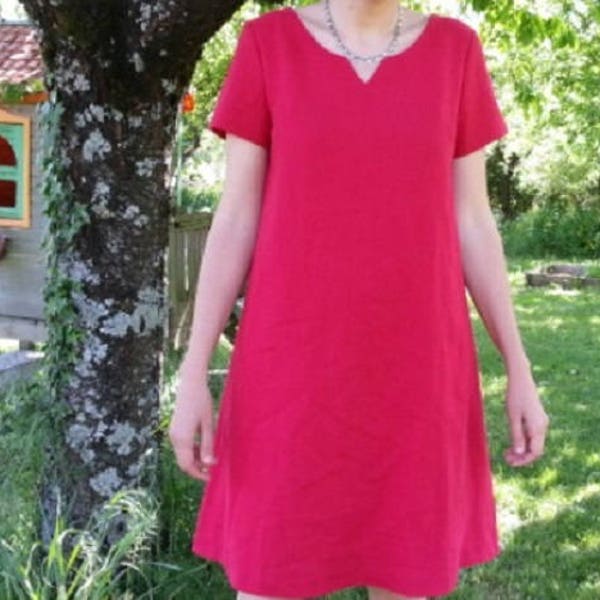 Robe en lin rouge de forme trapèze ample à manches courtes et encolure en V, made in France