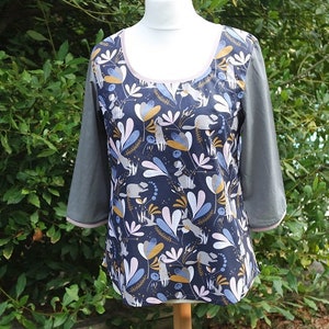 Top, tunic, blouse, loose shirt, trapeze shape, 3/4 sleeves, and loose round neckline, flower and rabbit patterns