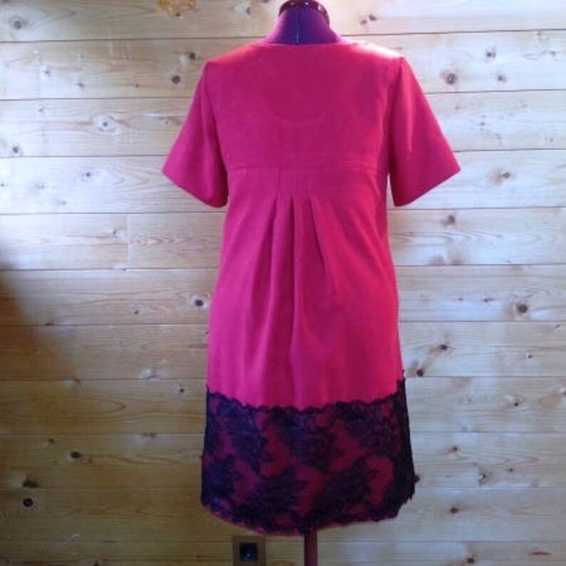 Loose red short-sleeved trapeze dress with black lace, size 40 FR image 2