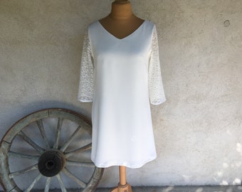 Robe de mariée courte pour mariage civil, pacs, baptême, blanc cassé encolure en V manches en dentelle, réalisée sur mesure