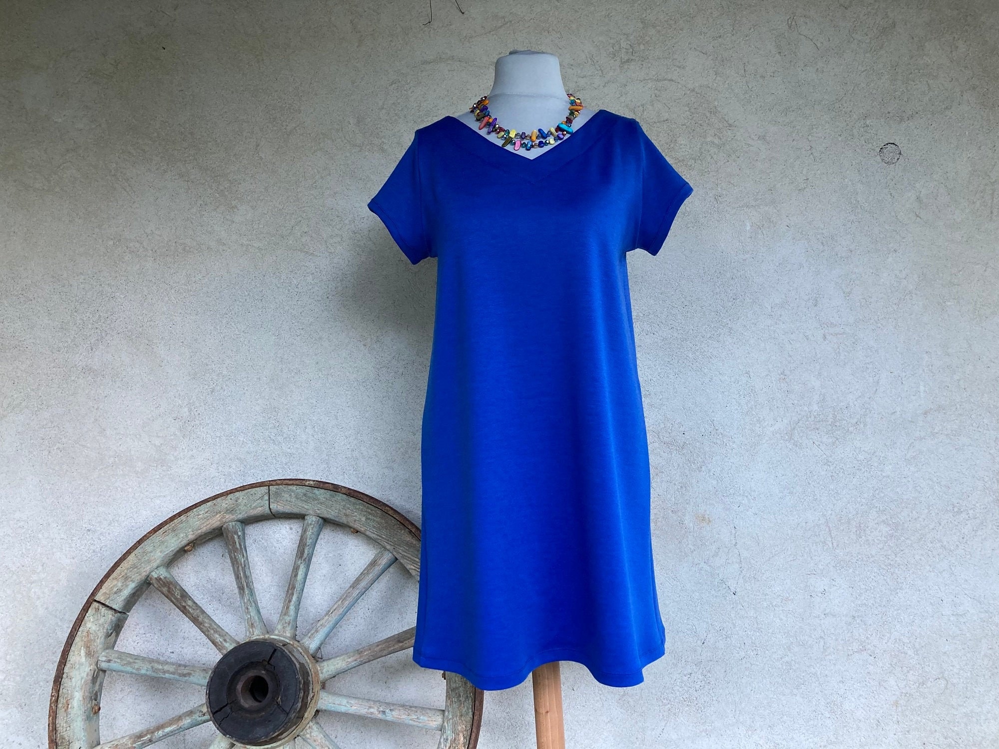 Short-sleeved trapeze dress in viscose mixed with royal blue color, summer dress Short-sleeved trapeze dress in viscose mixed with royal blue color, summer dress
