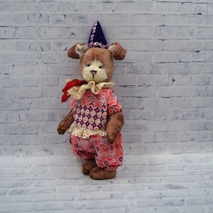 Décoration intérieure lapin rose fait à la main dans un style vintage, un cadeau original pour toute occasion.