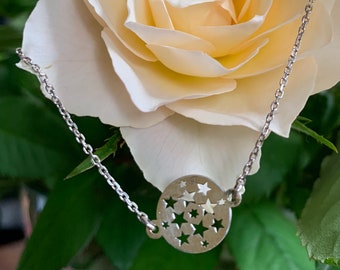Women's printed bracelet with small openwork stars in solid silver