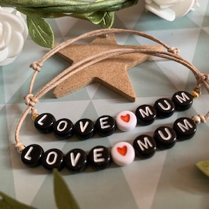 Pulseira letras pretas LOVE U MUM e mini contas banhadas a ouro OU prata maciça montadas em cordão de areia ajustável