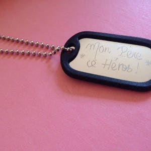 Porte-clés unisexe gravé PERSONNALISABLE style bijoux d'armée avec plaque en métal et silencieux caoutchouc noir sur chainette boules
