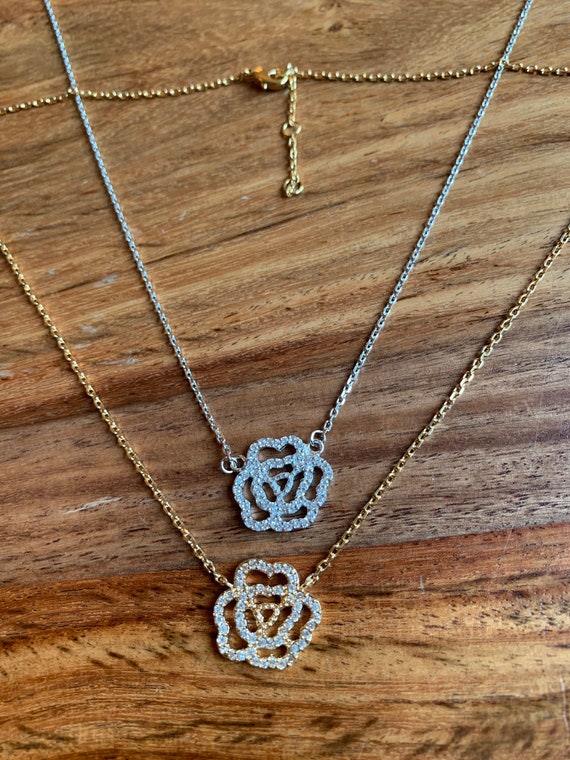 Collier - Pendentif Or Blanc - Perle et Zirconiums - Chaine Argentée L