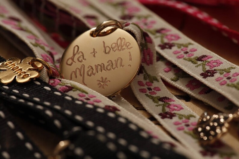 beautiful MOM! Beaded round pastille plated engraved gold medal La