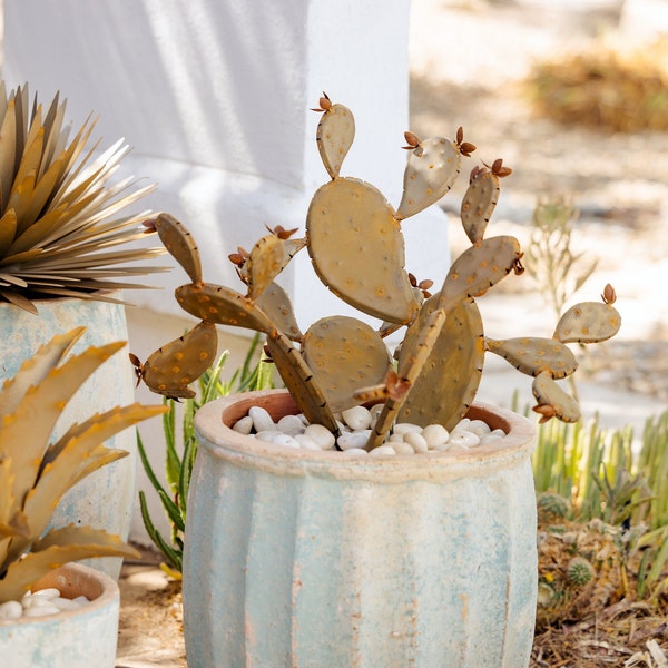 Handcrafted Steel Prickly Pear Cactus Sculpture: Weather-Resistant Yard Art