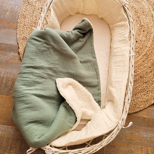 Customizable double gauze and sherpa cover for baby - green theme