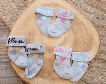 Customizable baby socks - pregnancy announcement theme