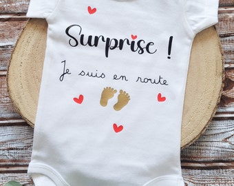 Customizable white baby bodysuit and pregnancy announcement - surprise theme I&#39;m on the way