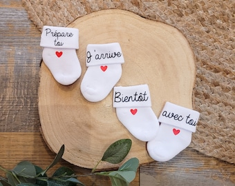 Chaussettes blanches personnalisables pour bébé - thème annonce de grossesse