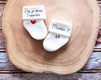 Surprise pregnancy announcement socks to family - can i call you theme?