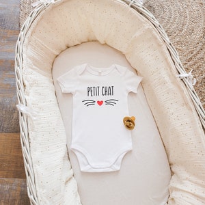 Witte katoenen romper met korte mouwen voor baby's - thema kleine kat