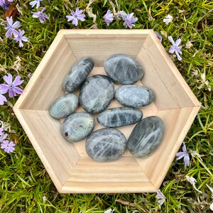 Sunset Labradorite Tumbled Palm Stone - Small - Healing Crystal - Transformation, Intuition