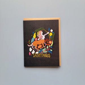 Boogschutter Zodiac wenskaart | Astrologie teken| Verjaardagskaart | Lege kaart | Spiritueel | Centaur|Pijl en Pijl|Bloemen|Zwart