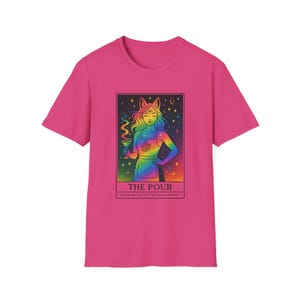 Camiseta unisex de estilo suave con diseño de cartas del tarot: Vibe Management, The Pour, Foxy LGBTQ Sapphic Rainbow Cosmic Vibes, regalo para buscadores espirituales, queer