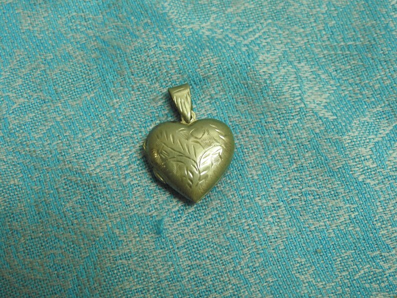 stunning vintage sterling silver scroll work locket pendant