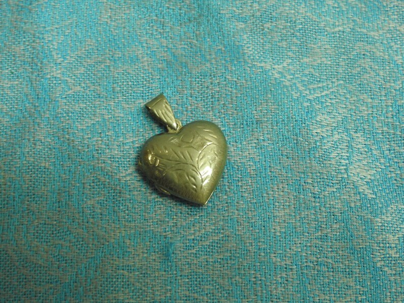 stunning vintage sterling silver scroll work locket pendant