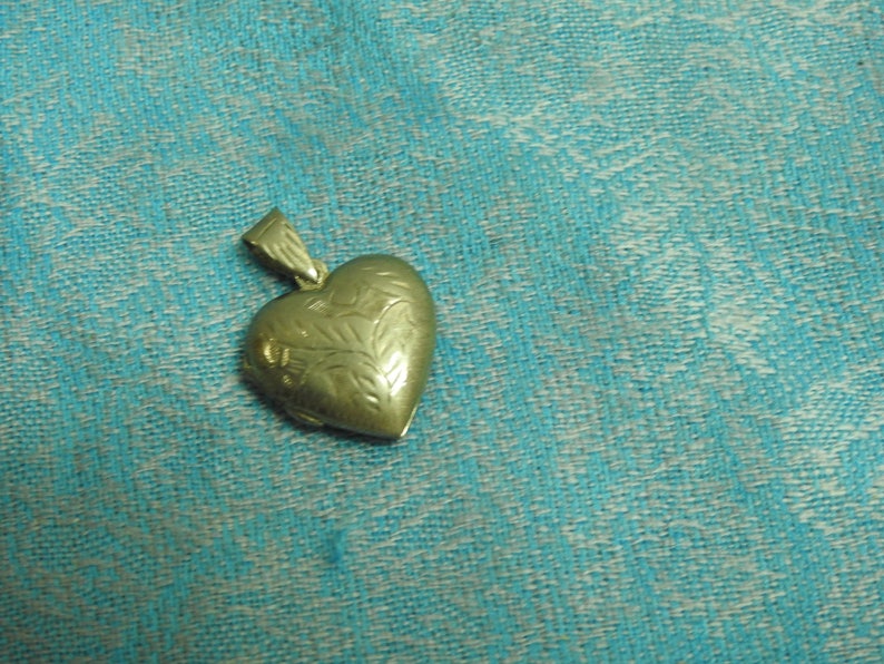 stunning vintage sterling silver scroll work locket pendant