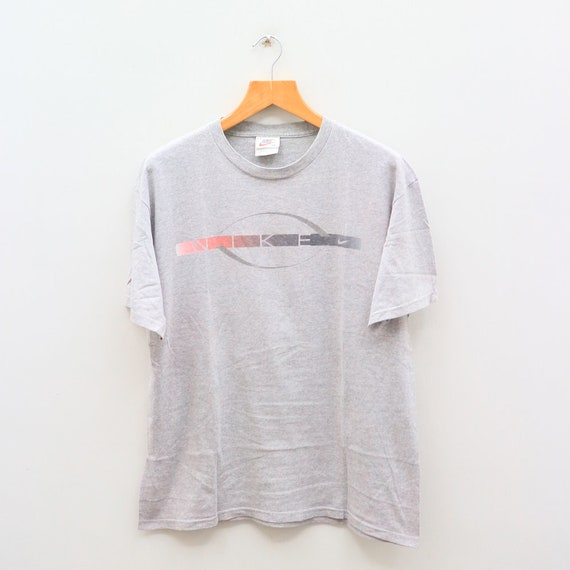 nike small logo t shirt