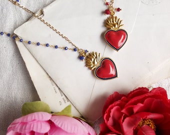 Collana lunga stile Boho con Cuore Sacro smaltato rosso. Pendente Cuore sacro, Ex voto. Due collane in una. Collana Milagros.