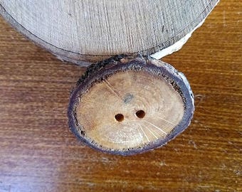 Bouton de chêne. Un bouton en bois fabriqué à partir de branche d’arbre. Parfait pour une robe de fée.