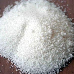 Può includere: Perle di polimero bianche, rotonde e granulate. Le perle sono piccole e di dimensioni uniformi.