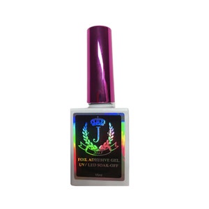 Puede incluir: Una botella transparente de gel adhesivo para l&aacute;mina de aluminio para u&ntilde;as. La botella est&aacute; etiquetada con "Jelly Foil Adhesive Gel UV/LED Soak-Off 15ml".