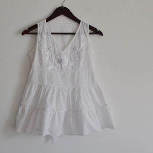 White cotton classic Women Summer Blouse Sleeve less Boxy Shirt Top Batiste Blouse with frill White party blouse embroidered flowers