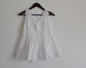 White cotton classic Women Summer Blouse Sleeve less Boxy Shirt Top Batiste Blouse with frill White party blouse embroidered flowers