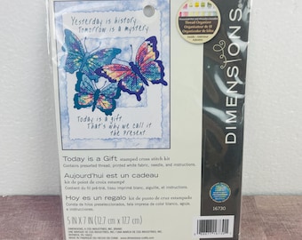 Kit de punto de cruz Dimensions Mariposas #16730 Kit de punto de cruz estampado con hilo y patrón 5x7